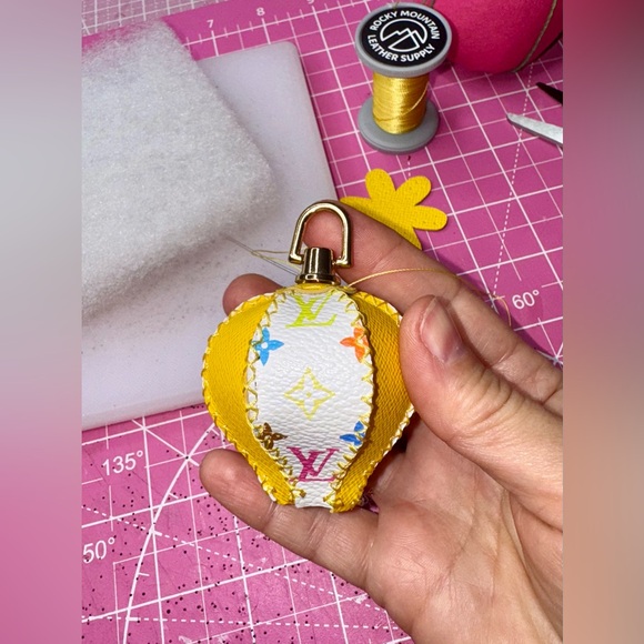 💝 Murakami Yellow and White Air Balloon Keychain bag charm - Picture 12 of 17